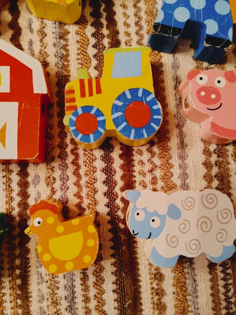 Wooden Farm Shapes Lacing Blocks 15 Pieces Barn Animals Tree Tractor